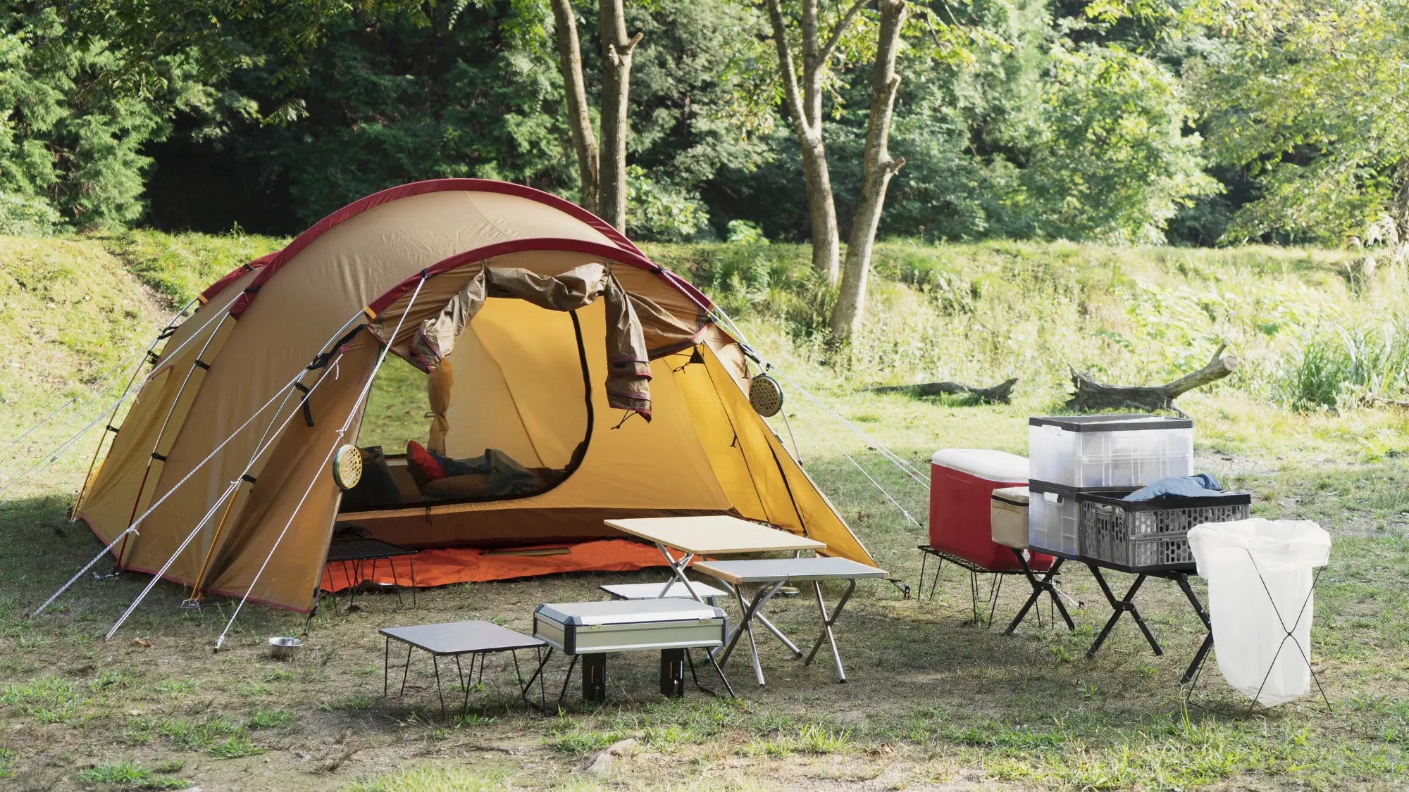 Wakacje pod namiotem - co zabrać, aby plecy nie bolały?