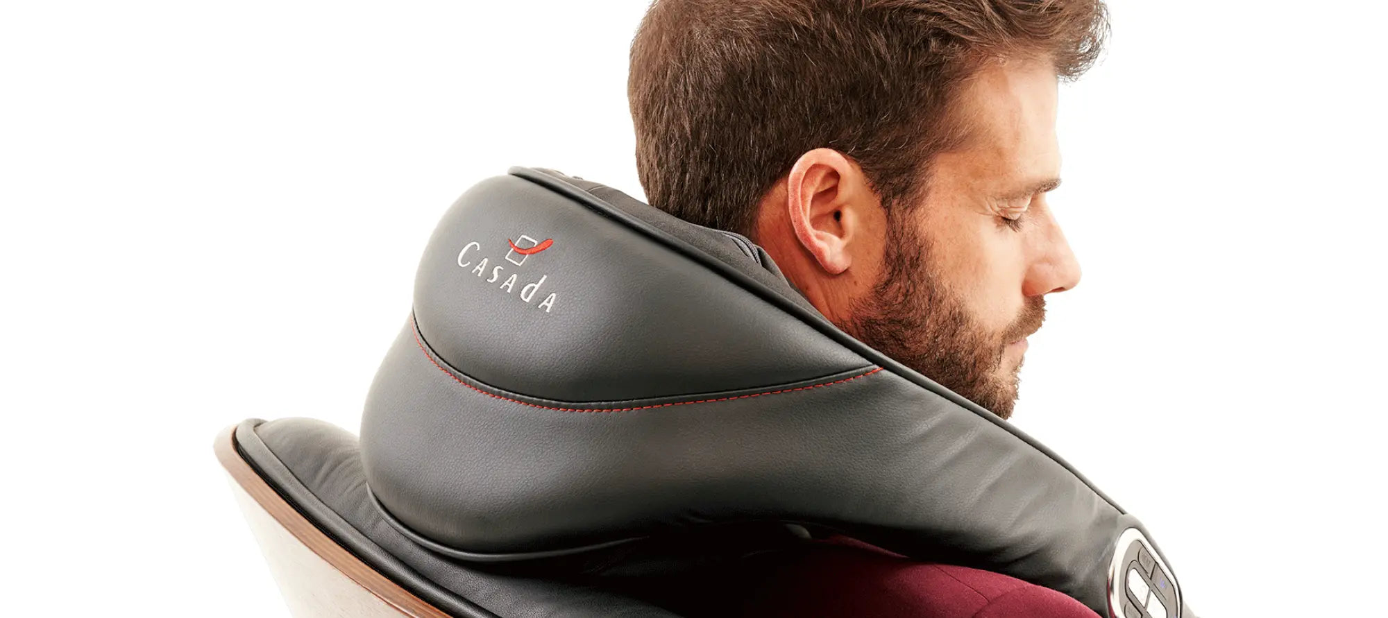 Mężczyzna z nałożoną na kark poduszką masującą Neck2Go