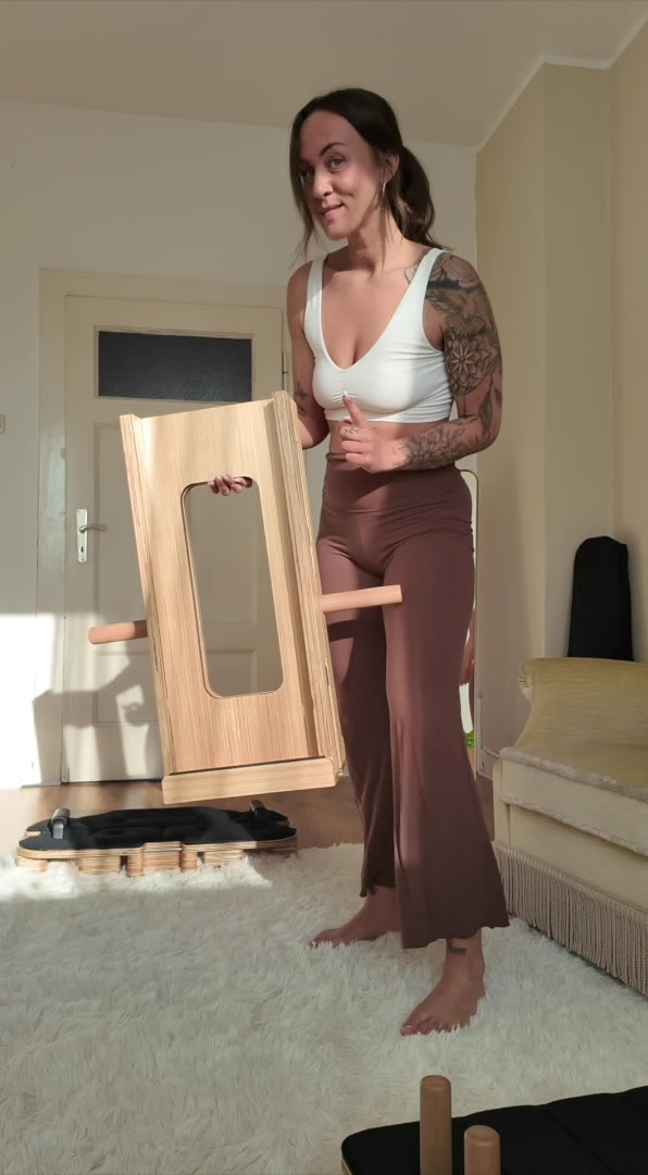 Załaduj wideo: Video prezentuje urządzenie do jogi i pilatesu Flowletic